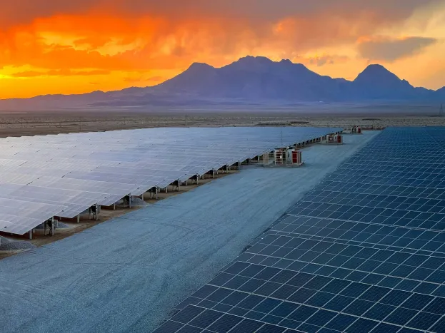 solar_panels_with_mountains