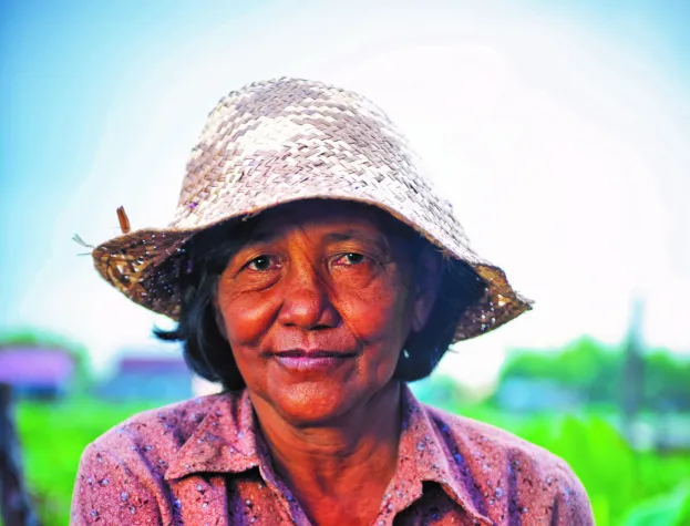 woman_in_field-scaled
