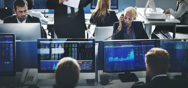 financial_analysts-work_computer