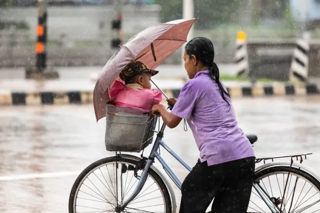 woman_with_baby_and_bicycle