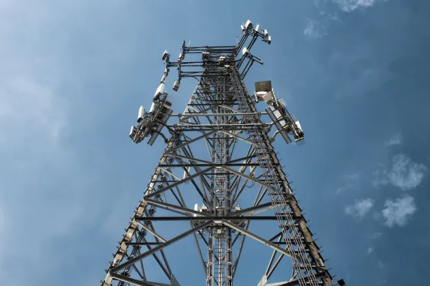 telecommunications-tower-city