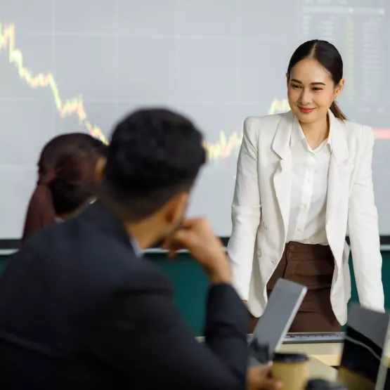 financial-institution-finance-women-analysis-meeting-scaled