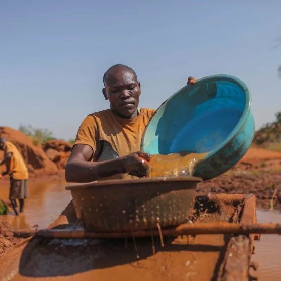 man_mining_for_gold_WEB