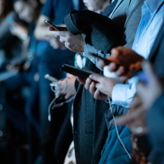 people_with_phones