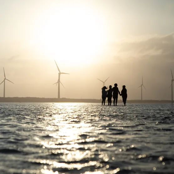 wind-turbines-sea-people