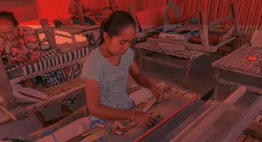 woman_weaving_by_hand