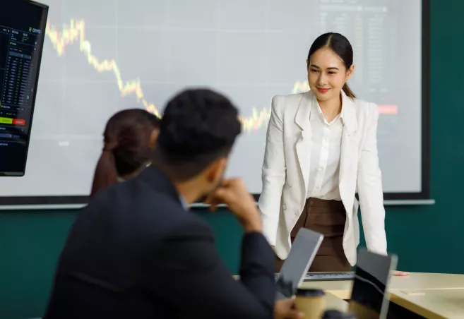 financial-institution-finance-women-analysis-meeting-scaled