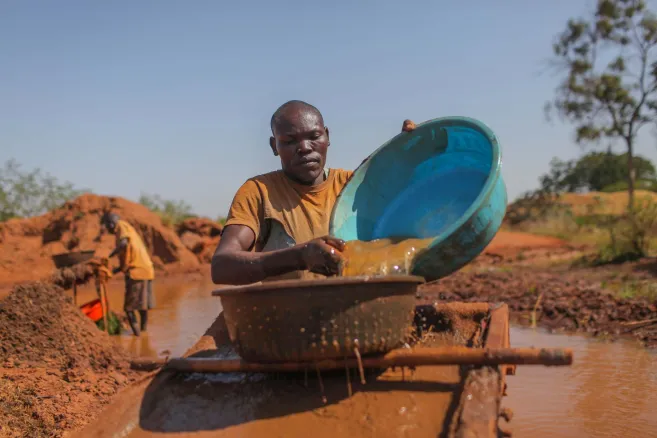 man_mining_for_gold_WEB