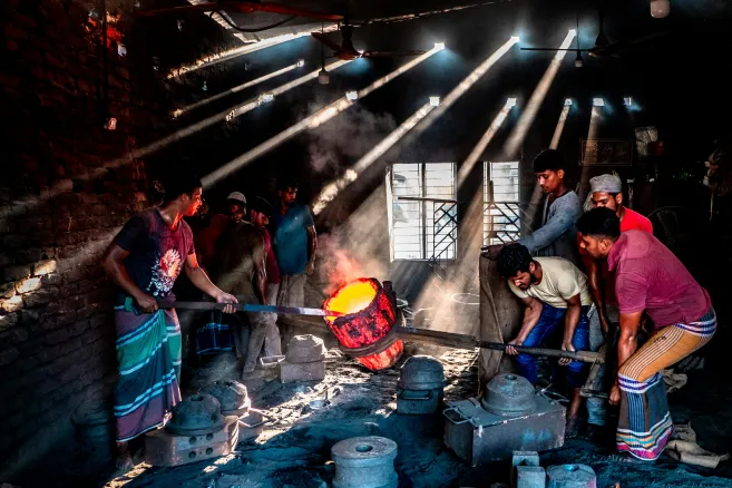 industrial workers in a foundry Bandgladesh