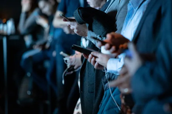 people_with_phones