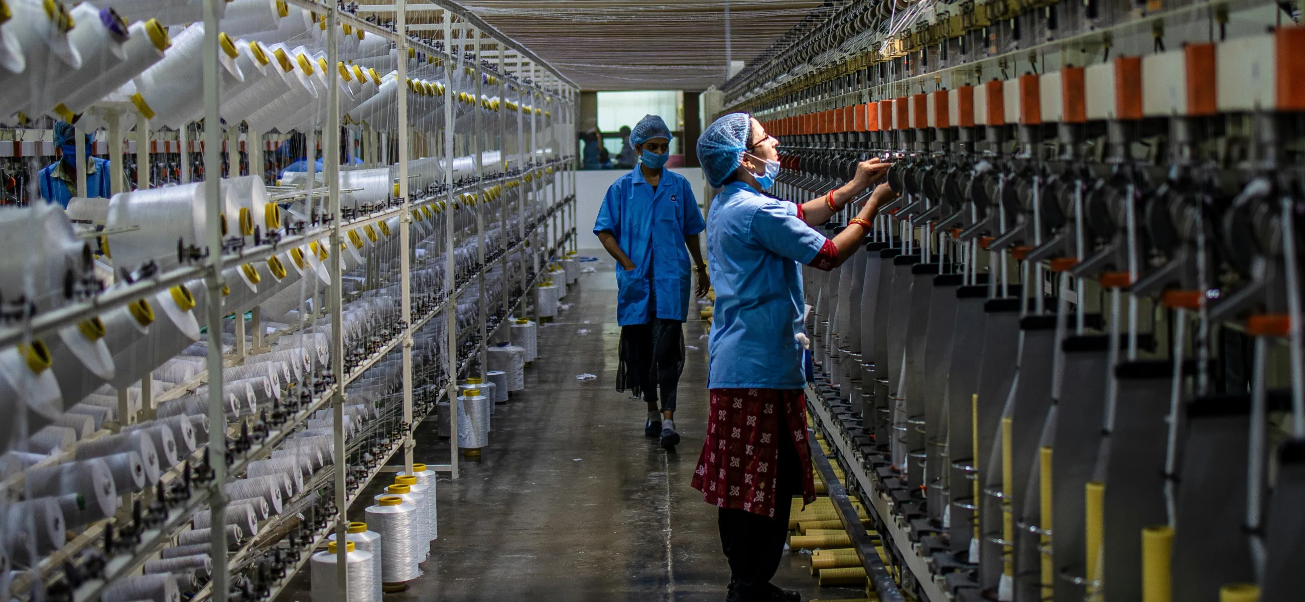 women_factory_workers_machinery_sewing
