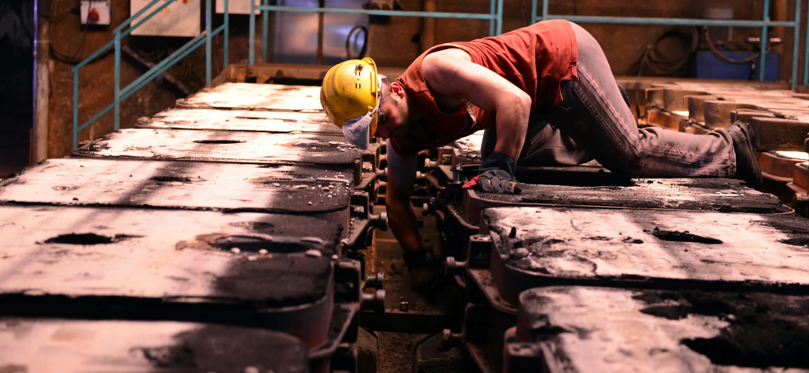 man_working_safety_helmet_fixing_machine