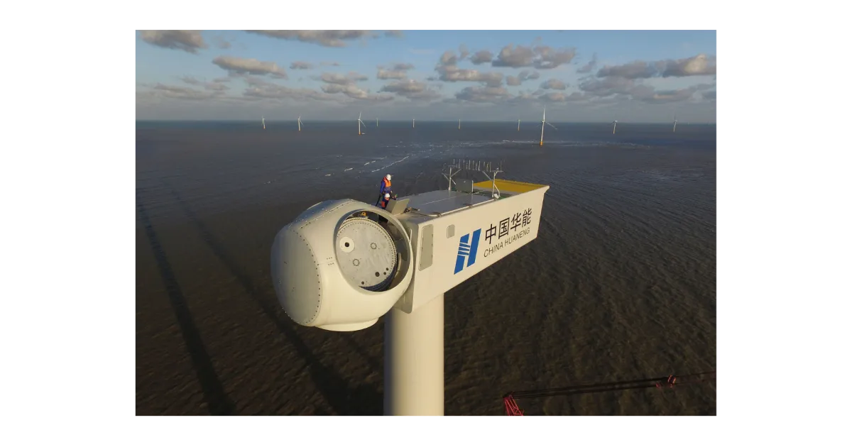 cropped_windturbine-people-offshore